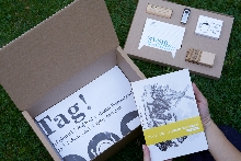Eine Box wird ausgepackt