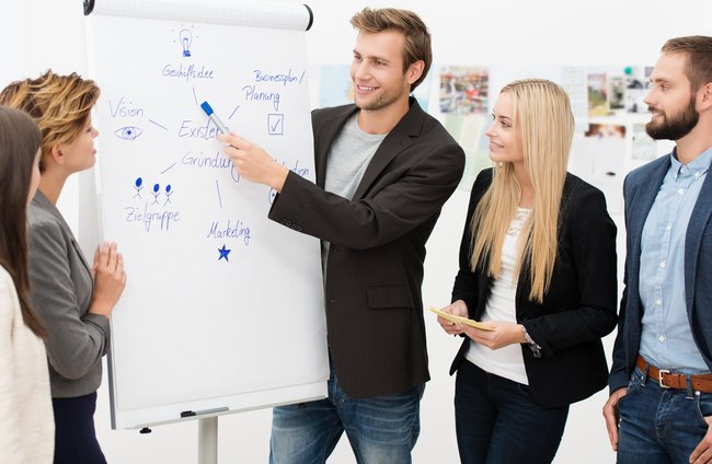 Politik + Gesellschaft | Beruf + Arbeit | Menschen | Arbeitswelt, Ausbildung + Schule