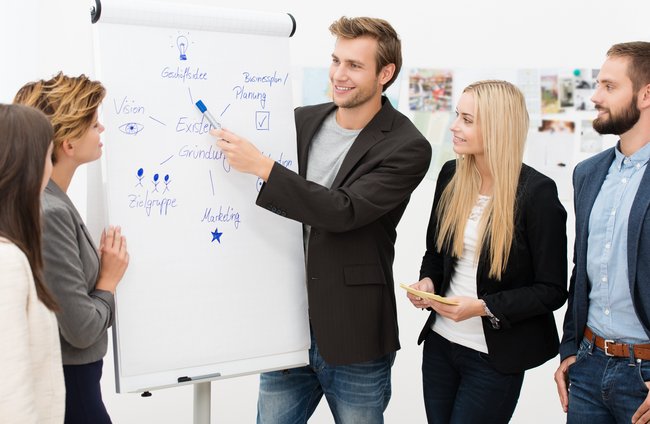 Politik + Gesellschaft | Beruf + Arbeit | Menschen | Arbeitswelt, Ausbildung + Schule