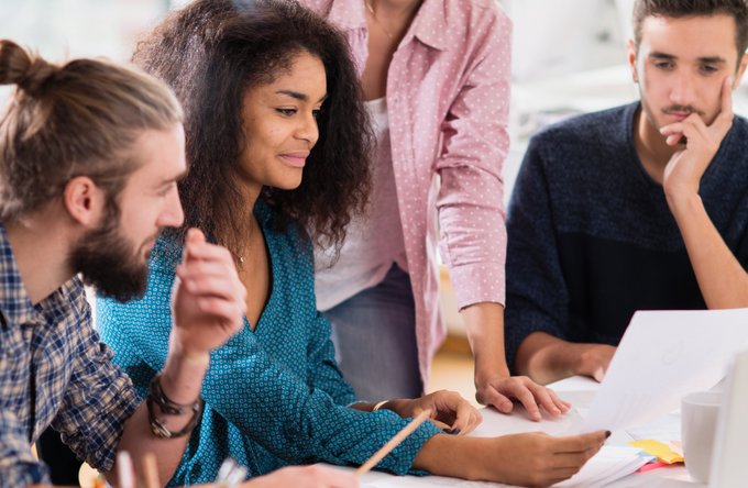 Politik + Gesellschaft | Beruf + Arbeit | Menschen | Arbeitswelt, Ausbildung + Schule