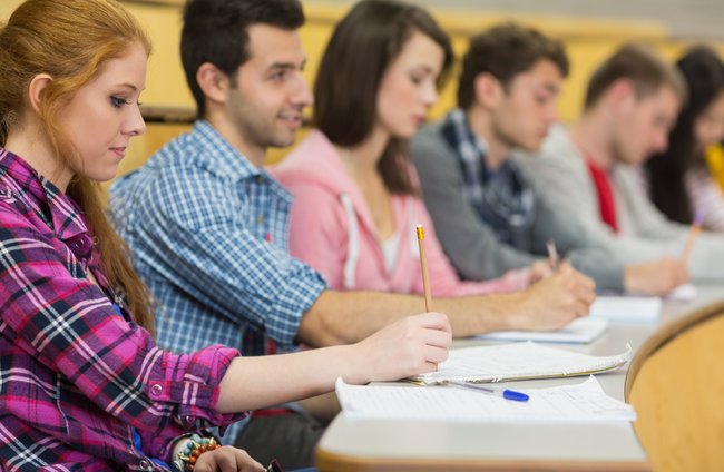 Beruf + Arbeit | Schulische + Sprachliche Bildung | Menschen | Arbeitswelt, Ausbildung + Schule