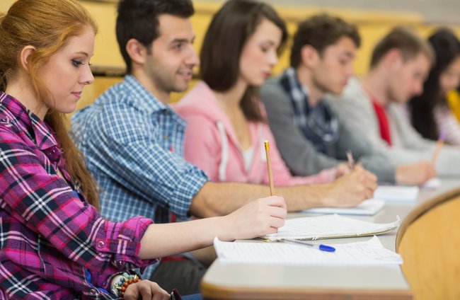 Beruf + Arbeit | Schulische + Sprachliche Bildung | Menschen | Arbeitswelt, Ausbildung + Schule