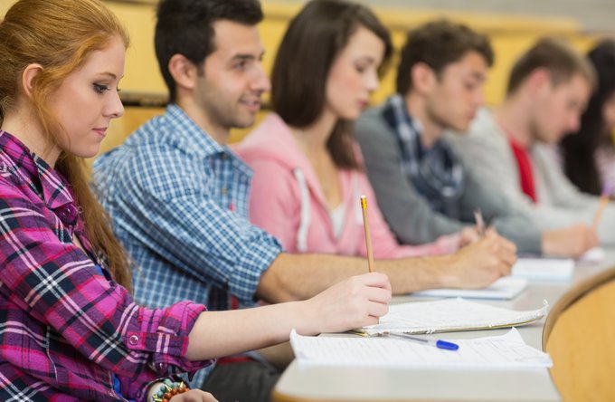 Beruf + Arbeit | Schulische + Sprachliche Bildung | Menschen | Arbeitswelt, Ausbildung + Schule