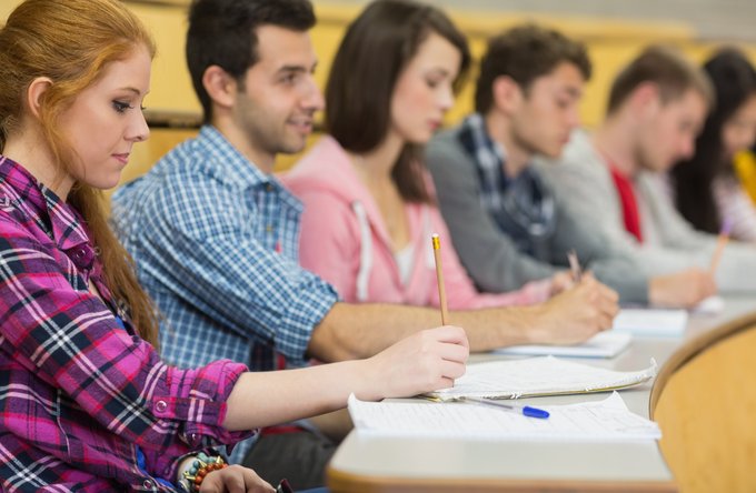 Beruf + Arbeit | Schulische + Sprachliche Bildung | Menschen | Arbeitswelt, Ausbildung + Schule