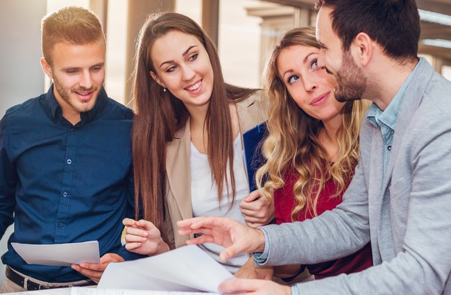Beruf + Arbeit | Schulische + Sprachliche Bildung | Menschen | Arbeitswelt, Ausbildung + Schule