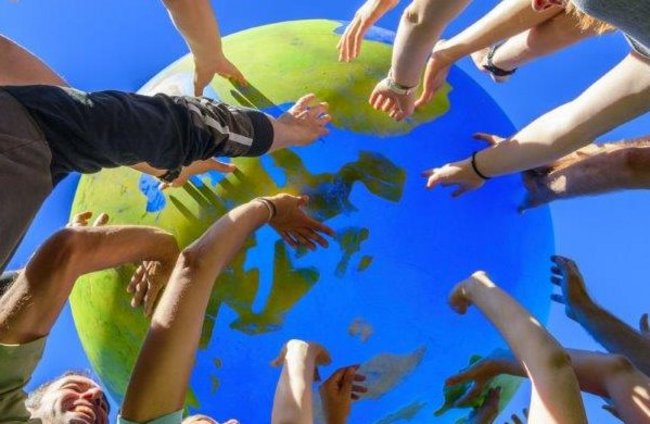 Politik + Gesellschaft | Umwelt + Entwicklung | Menschen | Soziale + Religiöse Themen