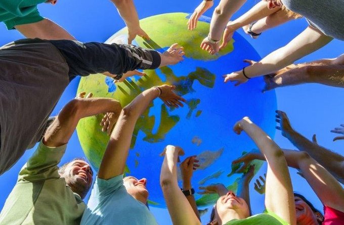 Politik + Gesellschaft | Umwelt + Entwicklung | Menschen | Soziale + Religiöse Themen