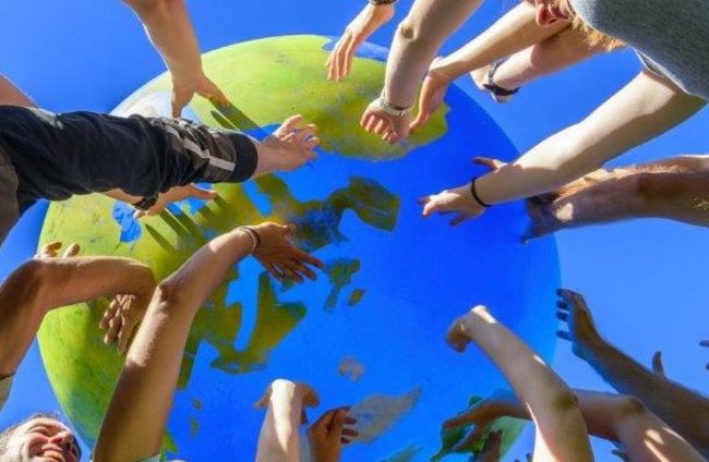 Politik + Gesellschaft | Umwelt + Entwicklung | Menschen | Soziale + Religiöse Themen