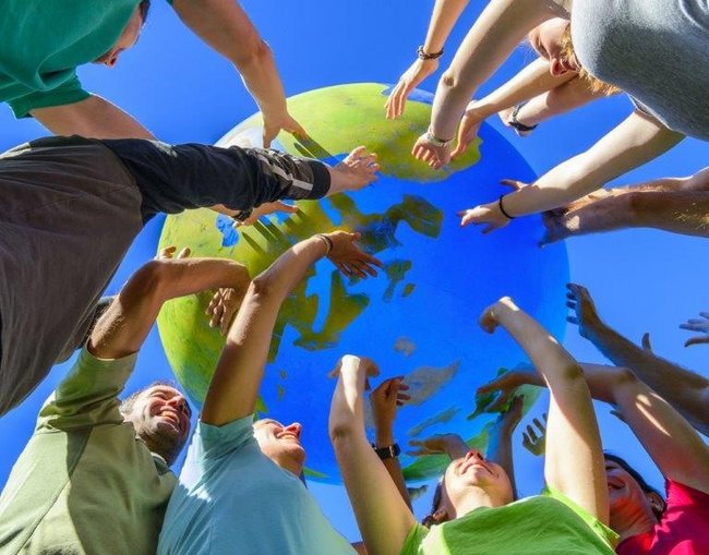 Politik + Gesellschaft | Umwelt + Entwicklung | Menschen | Soziale + Religiöse Themen