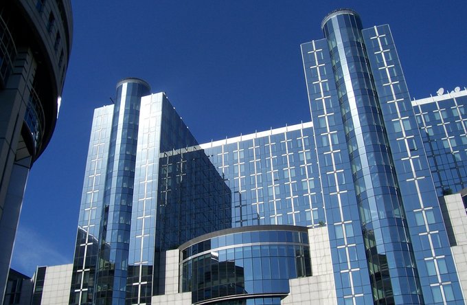 Politik + Gesellschaft | Gebäude + Architektur