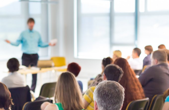 Beruf + Arbeit | Schulische + Sprachliche Bildung | Menschen | Arbeitswelt, Ausbildung + Schule