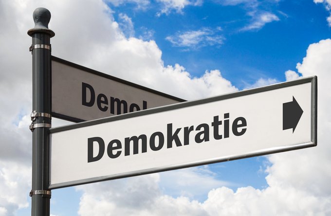 Politik + Gesellschaft | Reisen + Pilgern | Grafische Elemente + Piktogramme