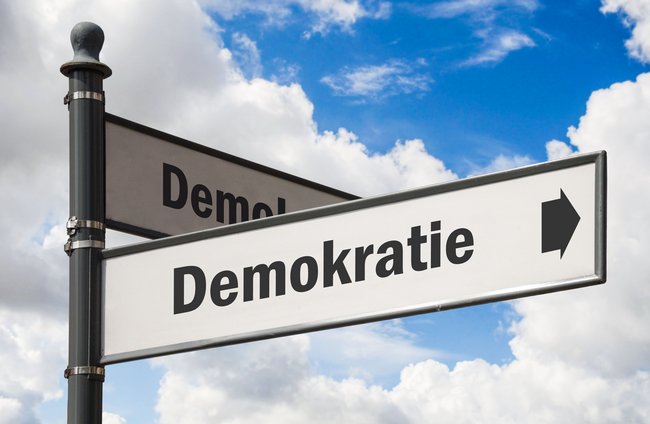 Politik + Gesellschaft | Reisen + Pilgern | Grafische Elemente + Piktogramme