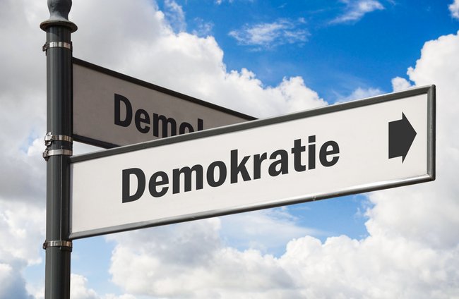 Politik + Gesellschaft | Reisen + Pilgern | Grafische Elemente + Piktogramme