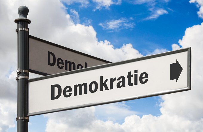 Politik + Gesellschaft | Reisen + Pilgern | Grafische Elemente + Piktogramme