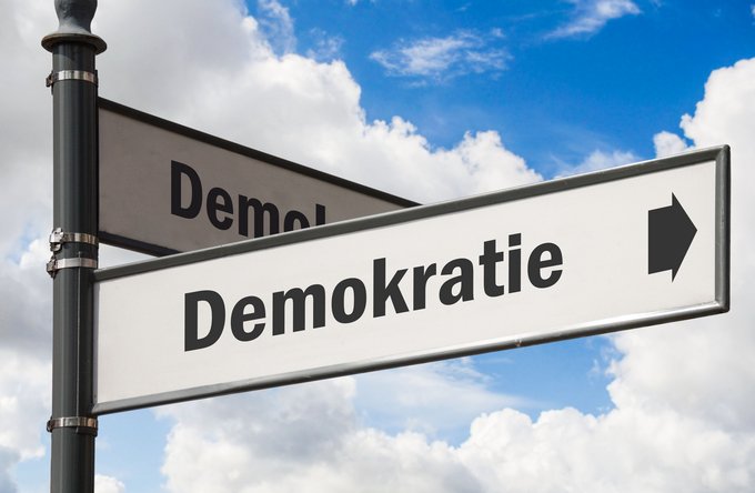 Politik + Gesellschaft | Reisen + Pilgern | Grafische Elemente + Piktogramme