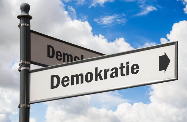 Politik + Gesellschaft | Reisen + Pilgern | Grafische Elemente + Piktogramme