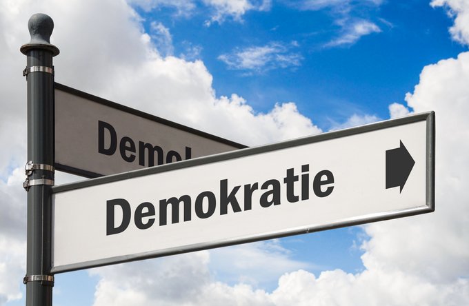 Politik + Gesellschaft | Reisen + Pilgern | Grafische Elemente + Piktogramme