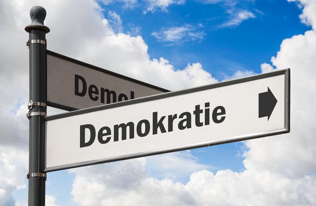 Politik + Gesellschaft | Reisen + Pilgern | Grafische Elemente + Piktogramme