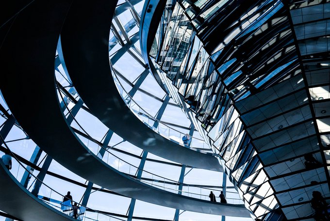 Politik + Gesellschaft | Gebäude + Architektur