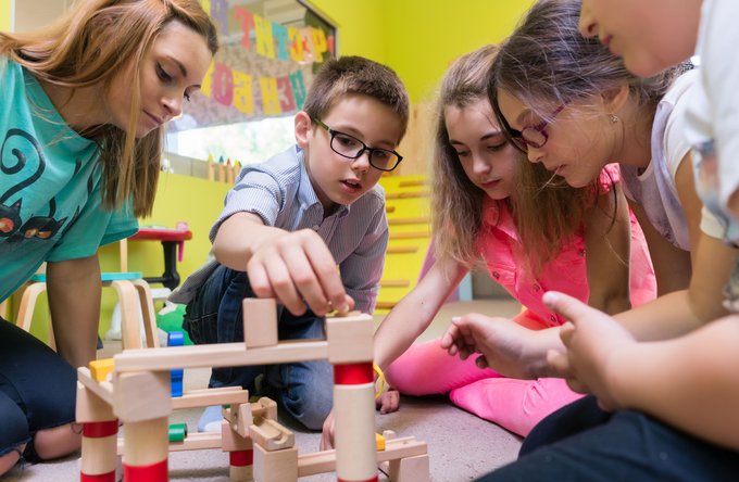 Pädagogik + Erziehung | Schulische + Sprachliche Bildung | Menschen | Arbeitswelt, Ausbildung + Schule