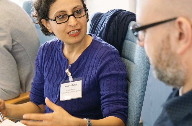 Politik + Gesellschaft | Beruf + Arbeit | Menschen | Arbeitswelt, Ausbildung + Schule